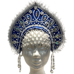 Coiffe russe. Kokochnik"Angelina". Costume traditionnelle russe.